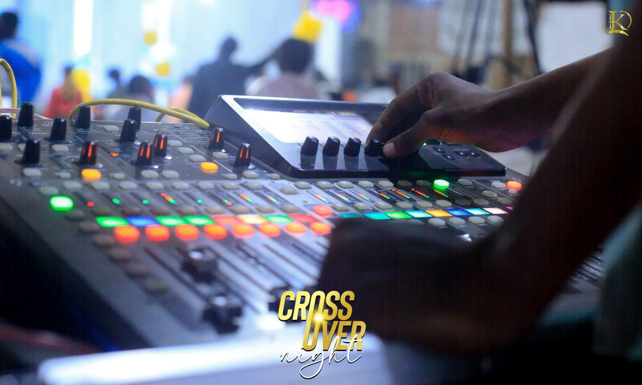Sound mixing console